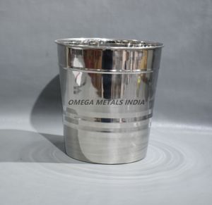 Shaker à cocktails de luxe doré brillant avec un design unique, léger, abordable et parfait pour les aventures en intérieur et en extérieur - Product Image 4