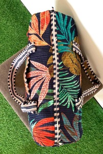 กระเป๋าดัฟเฟิลกีฬาผ้าคอตตอนทำมือพิมพ์ลายเขตร้อนสีดำสำหรับการเดินทางยิมโยคะผ้าควิลท์กีฬาทนทานใช้ในชีวิตประจำวัน - Product Image 4