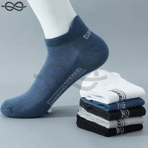 Chaussettes de sport en maille de coton respirante de grande taille pour hommes Confort Performance Casual Section mince avec techniques tissées - Product Image 4