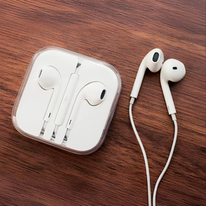 Auricolari Wireless a Conduzione Ossea Bianchi Universali con Cavo da 3,5mm, Display Digitale, Indicatore Batteria, Impermeabilità IPX-4, 15-20 Ore di Autonomia - Product Image 1