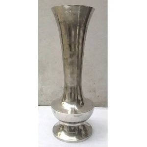 Vase décoratif vintage de style américain en aluminium martelé, collection de qualité, urne à fleurs pour table, finition argentée - Product Image 3