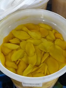 Snack Dessert Fruits tropicaux et subtropicaux tranchés Saveur originale Goût naturel Mangue séchée douce en vrac - Product Image 5