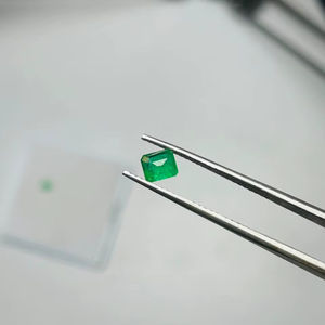 Par de Esmeraldas Naturales de Zambia, Corte Esmeralda, 0.90 Quilates, Buena Calidad, Lustre, Color Verde Agradable, Pulido Perfecto para Cualquier Joyería - Product Image 4