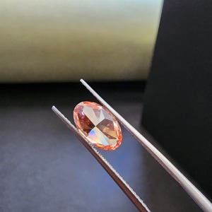 Diamante Rosa Suelto de Alta Calidad de 1.34 Quilates, Corte Ovalado, Cultivado en Laboratorio, con un Brillo Impresionante, Certificado por IGI para la Fabricación de Joyas - Product Image 6