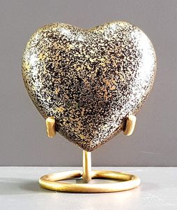 Urnes de crémation en forme de coeur Urnes de crémation décoratives en métal pour la maison et l'hôtel Fournitures funéraires à usage domestique - Product Image 1