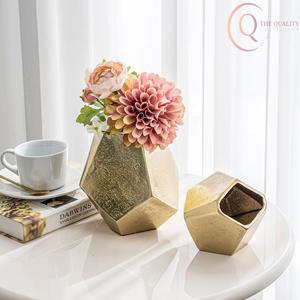 Jarrón de Metal Premium para Espacios Modernos, que Combina Durabilidad, Estilo y Atractivo Decorativo - Product Image 6