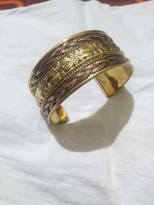 Brazaletes de Aleación de Estaño Hechos a Mano Adornados con Piedras de Ágata Natural Estilo Vintage Diseñados para Boutiques de Moda y Minoristas de Joyería - Product Image 2