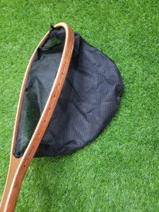 Red de trucha de madera personalizada de alta calidad con red de malla y gancho colgante elástico largo - Product Image 3