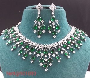 Collier AD élégant avec boucles d'oreilles assorties idéal pour les tenues de mariage des femmes, les événements spéciaux et les fonctions festives - Product Image 4