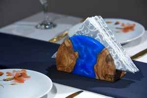 Porte-serviettes en bois infusé de résine, moderne, fait à la main, durable, pour la maison et les restaurants, boîtes à mouchoirs élégantes personnalisables - Product Image 5