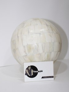 Boule décorative d'incrustation d'os dans la conception blanche brillante de couleur avec le trou de taille faite sur commande - Product Image 2