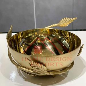 Bol de service en métal doré avec supports à feuilles - Product Image 2