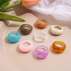 Vente en gros Bague personnalisée en résine polie de haute qualité Bijoux de mode fabriqués à la main pour femmes Belle boîte incrustée de fiançailles - Product Image 4