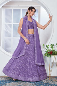 High on Demand Glamorous Faux Georgette Lehenga Choli Set con Net Dupatta y Heavy Border Detailing Disponible para la venta - Product Image 3