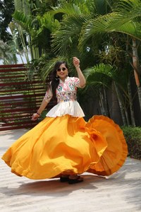 TENNECY présente sa nouvelle collection de Lehenga, Choli et Dupatta, ensemble entièrement cousu, style fête, occasion mariage, toutes saisons - Product Image 3
