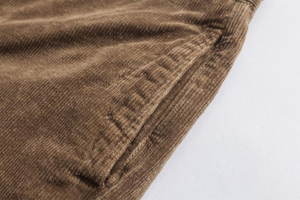 กางเกงขายาวผู้ชายผ้าลูกฟูกน้ำหนักเบา แห้งเร็ว สีพื้น ทรงคาร์โก้ เอวสูง ขาตรง ทรงปกติ ระบายอากาศได้ดี รับผลิตแบบ OEM - Product Image 3