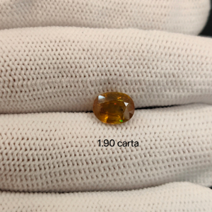 Piedra de piedras preciosas sueltas de esfeno de titanita natural para la fabricación de joyas - Product Image 1