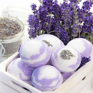Bombe de bain aromathérapie infusée à la lavande apaisante bio avec huiles essentielles pures et plantes naturelles | Paquet de gros en vrac - Product Image 4