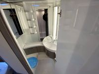 Camping-cars tout-terrain 4x4 avec cuisine, caravanes à toit rigide, remorques de voyage en aluminium européennes en forme de larme à vendre aux États-Unis/EAU