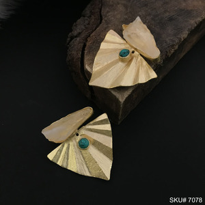 Boucles d'oreilles de créateur plaquées or en cristal turquoise Stud géométrique Bijoux en laiton Boucle d'oreille de fiançailles - Product Image 2