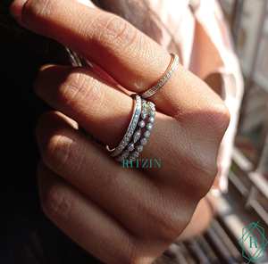 Anillo de compromiso de moissanita de corte redondo, tres capas, Art Deco - Product Image 4