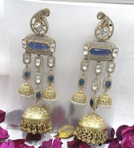 Pendientes Clásicos de Alta Calidad con Acabado Dorado, Estilo Tradicional con Piedras, Colección para Bodas, para Mujeres y Niñas - Product Image 1