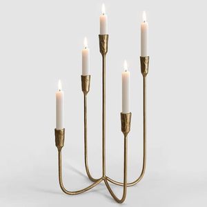 Candelabro de Hierro Hecho a Mano de Lujo con Acabados Antiguos y Rústicos |   Fabricante OEM India - Product Image 1