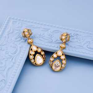 Boucles d'oreilles pendantes Kundan Water Drop 189237, boucles d'oreilles pendantes pour mariage, design élégant pour hommes et femmes - Product Image 1