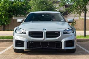 2025 M2 Manual de 6 Velocidades, Gris Metálico Brooklyn, Paquete de Iluminación, Sin Modificar - Product Image 2