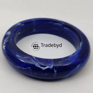 Tradebyd Bracelet en résine élégant pour le bureau Accessoire quotidien fait à la main par Tradebyd - Product Image 1