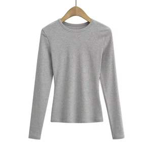 T-shirt à manches courtes pour femmes de tous les jours en coton doux délavé à boutons Vente en gros - Product Image 3