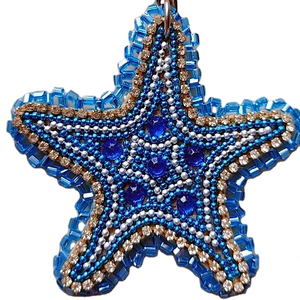 Llavero y accesorio para bolso con diseño de estrella, bordado con cuentas de colores azul y blanco, de la India. - Product Image 1