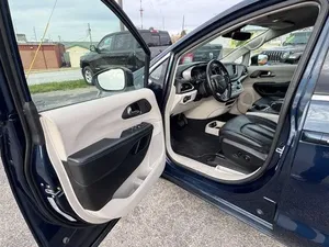 Chrysler Pacifica Touring-L d'occasion 2021 - Product Image 2