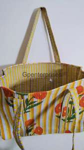 Bolso grande de verano hecho a mano de algodón para mujer, accesorio de moda con estampado de flores de estilo floral acolchado, regalo de verano para ella - Product Image 4