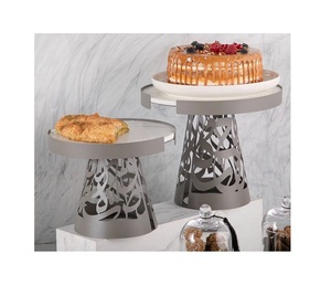 Support à dessert pour gâteau en fer maillé avec base en bois Support à pâtisserie exclusif pour chocolats de qualité à un prix abordable - Product Image 6