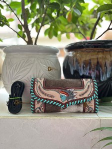 Pochette en cuir de fourrure de vachette turquoise élégante étui de téléphone à sculpture usinée à la main portefeuilles multi-usages à la mode pour les femmes pour l'été - Product Image 4