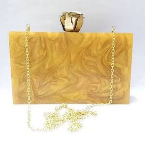 Pochette en résine jaune faite à la main avec un motif de rose en métal - Vêtement de luxe - Meilleure vente - Product Image 1