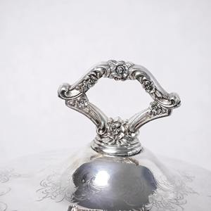 Cacerola Clásica con Acabado Plateado y Tapa Decorativa, Ideal para Servir Comida Caliente y Presentación de Alimentos en Ocasiones Especiales - Product Image 3