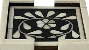 Ensemble de 4 sous-verres classiques écologiques en os incrusté avec motifs floraux et support – Élégant ensemble de vaisselle pour thé/café - Product Image 2