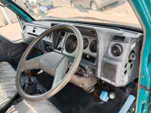 Berline d'occasion 2022 à prix abordable, transmission intégrale, sièges en cuir, toit ouvrant panoramique, intérieur sombre, moteur V8 4.5L, automatique, caméra de recul 360° - Product Image 4