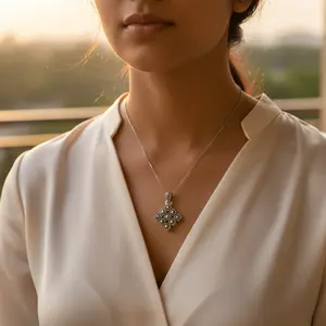 Pendentif en argent 925 avec marcassite pour femmes, style religieux, bijoux en or et or rose avec charme en cristal, cadeau - Product Image 1