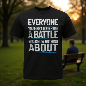 Todos están lidiando con una batalla de la que nada saben. Camiseta - Product Image 3