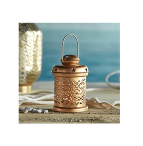 Nouvelle mini lanterne design artisanal de forme carrée pièce unique avec couleur rouge pure plaquée sur métal à prix très bas - Product Image 4