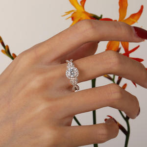 แหวนหมั้นเพชรสามเม็ด Jeulia Platinum Halo Infinity พร้อมเพชรทรง Asscher Radiant หรือทรง Emerald Cut - Product Image 6