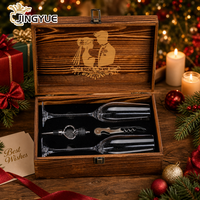 Ensemble de flûtes à champagne en cristal gravées sur mesure de 6 oz avec ouvre-bouteille et bouchon à vin dans un coffret cadeau en bois pour femmes, anniversaire, mariage