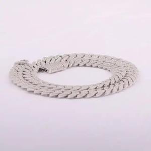 Disponible para la Venta: Cadena Cubana de Plata de Ley con Moissanita Certificada, Collares de Hip Hop para Nuevos Compradores de Joyería Interesados - Product Image 2