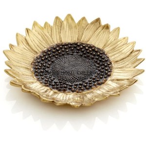 Bols en métal au design antique fabriqués à la main avec des sculptures complexes parfaits pour ajouter un charme vintage à votre cuisine ou salle à manger - Product Image 5