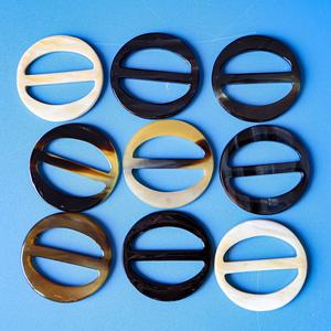 แหวนผ้าพันคอทำจากเขาควาย ขัดเงาเรียบเนียน เพิ่มความหรูหราและยึดผ้าพันคอได้อย่างมั่นคง คุณภาพสูง - Product Image 2