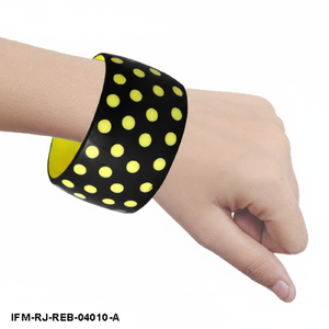 Brazalete de Resina con Diseño de Lunares Negros y Amarillos, Acabado Mate, Grueso y Atrevido, para Mujer - Product Image 2