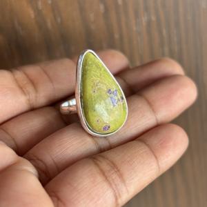 Bague statement en pierre précieuse Atlantisite verte, argent sterling 925, vente en gros de bijoux pour les occasions de fête - Product Image 1